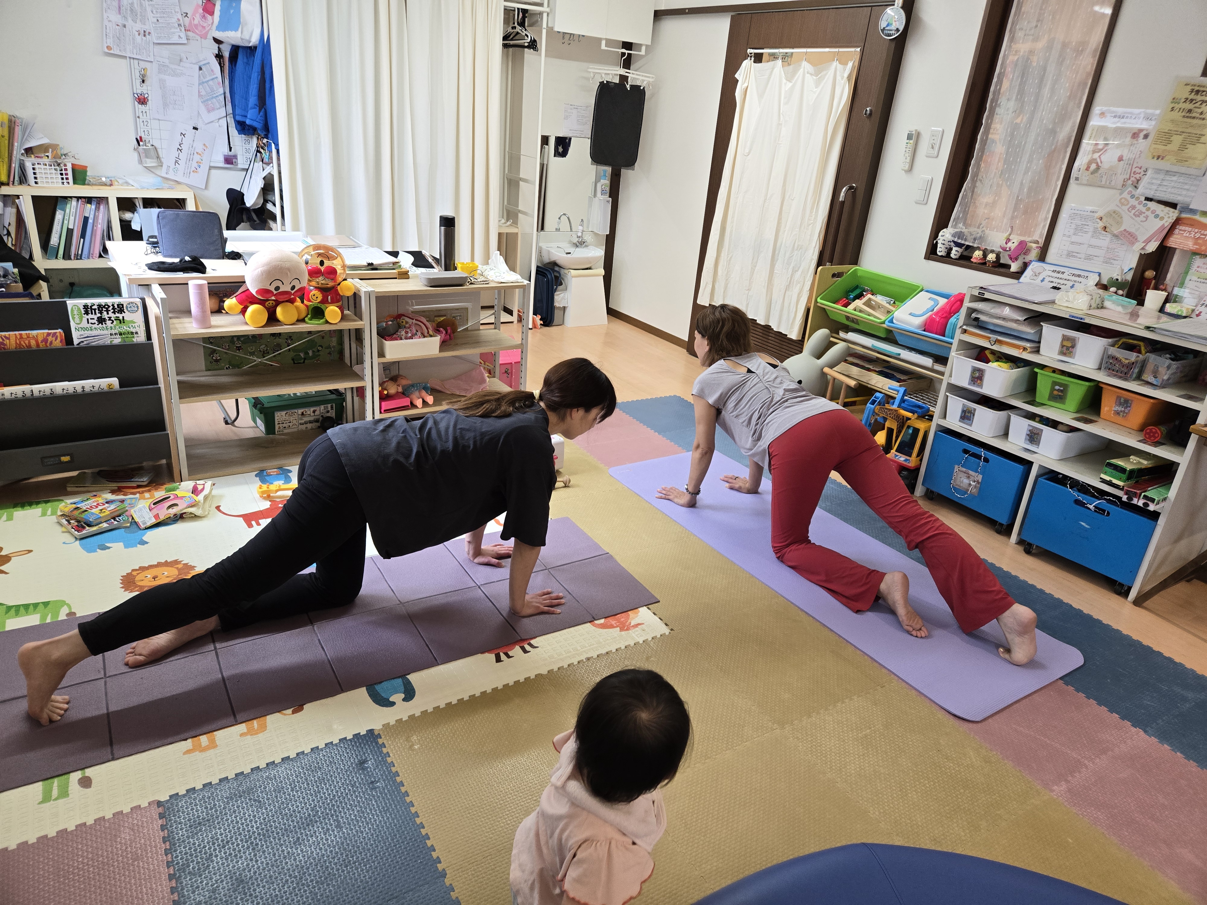 お腹ポッコリ解消ヨガ