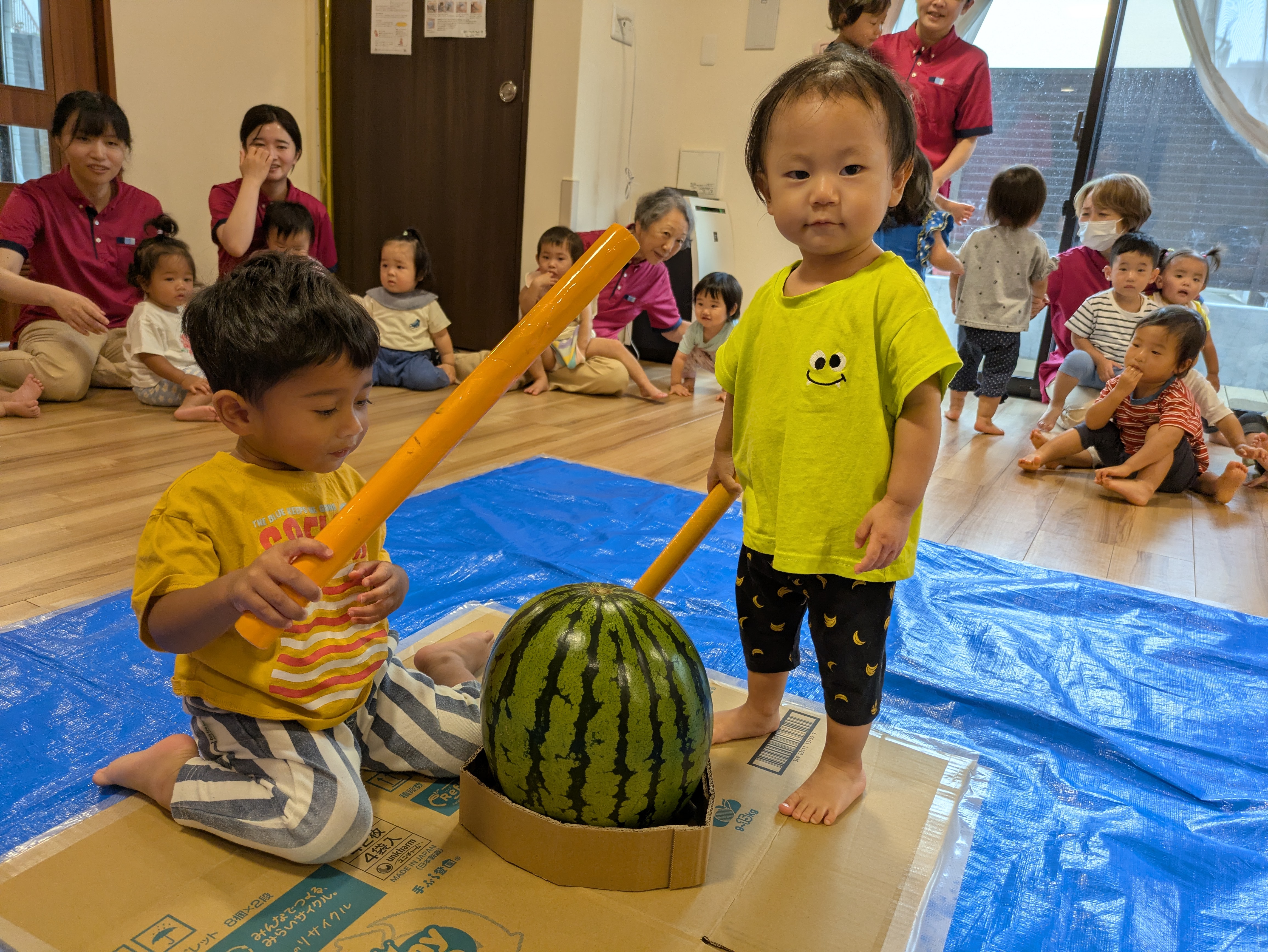たのしいスイカ割り　～０・１・２歳児クラス～