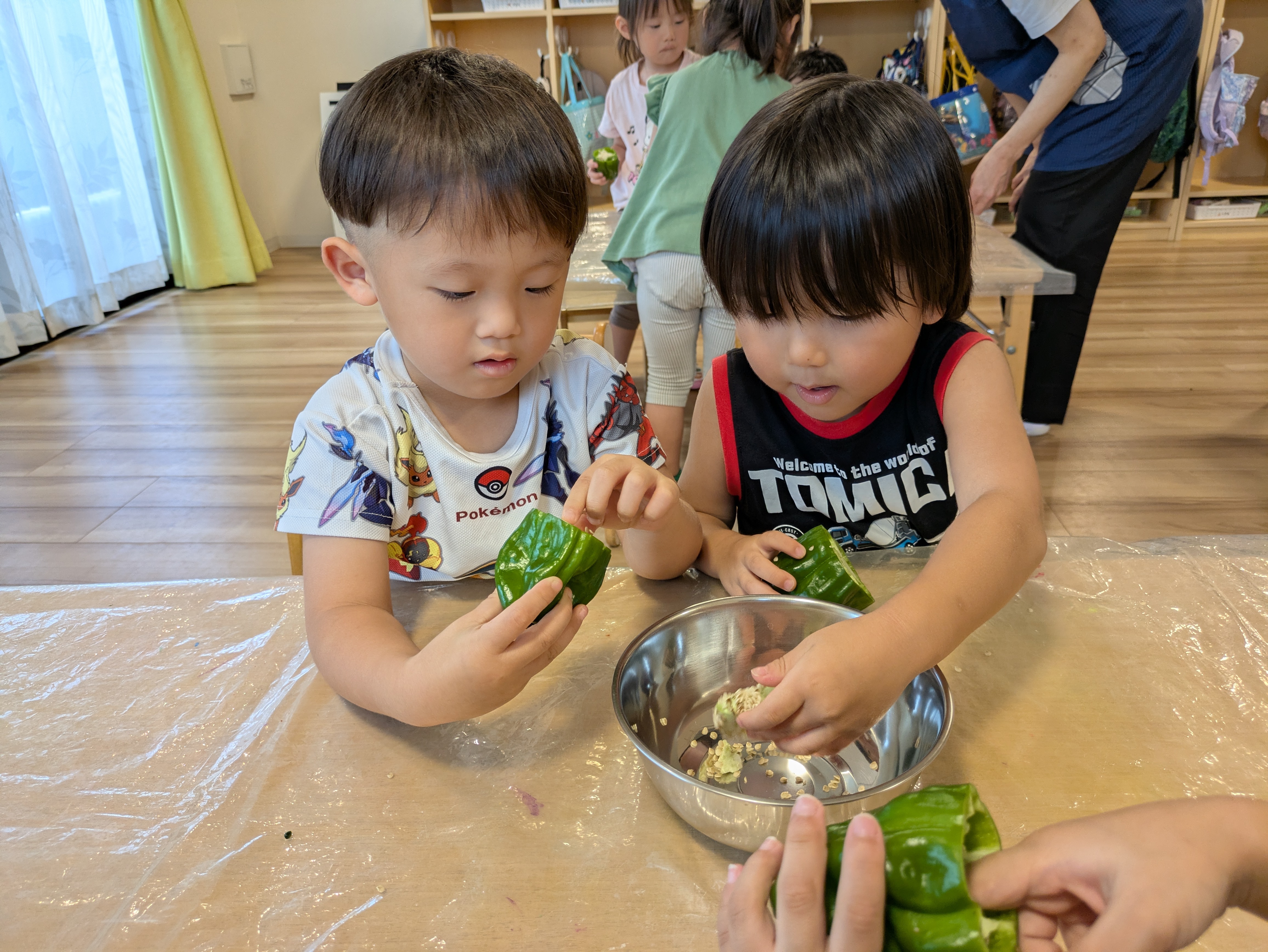 3歳児　ひなた組　夏野菜スタンプの食育