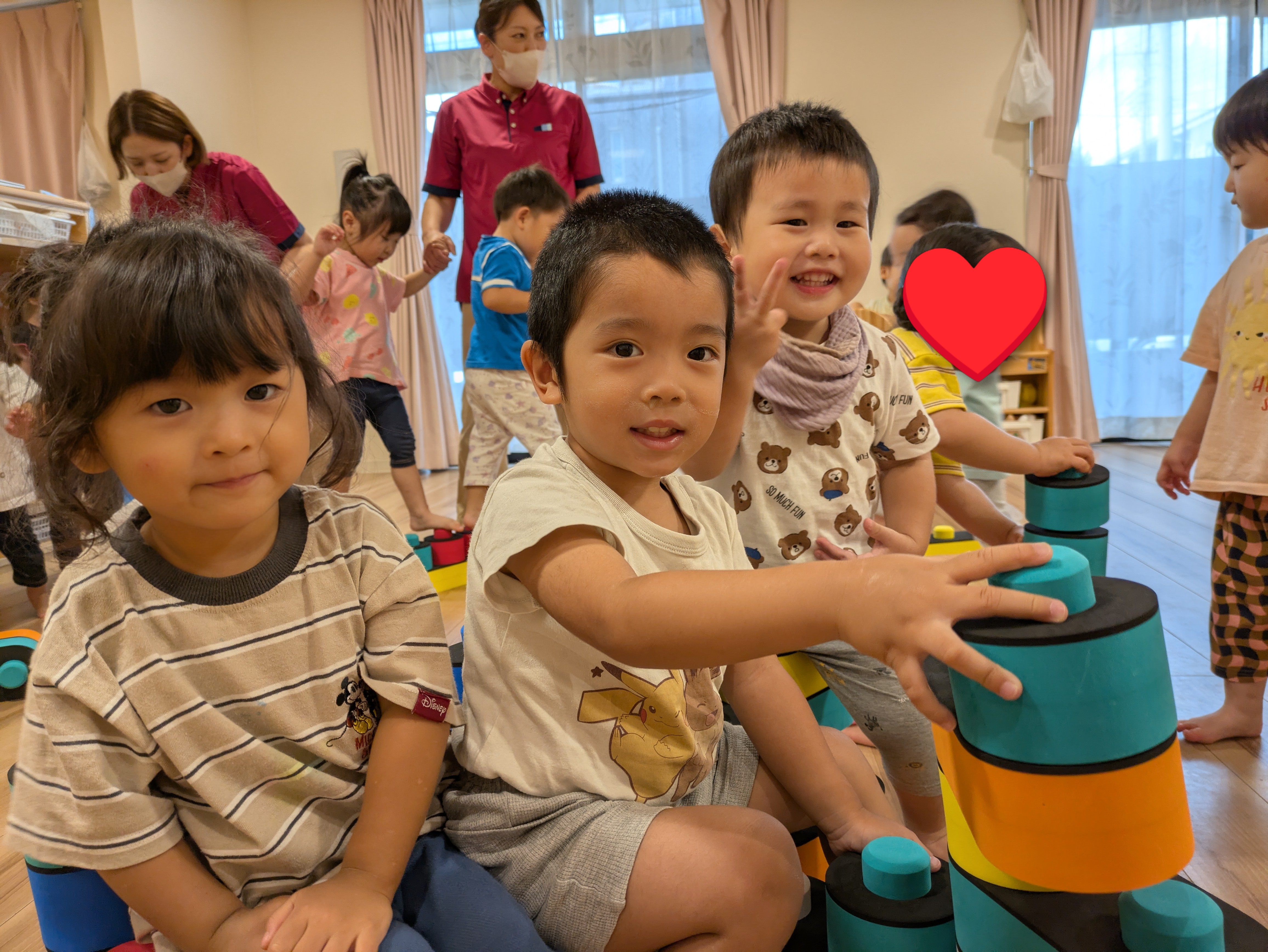 ２歳児　しずく組　大型ソフトブロック