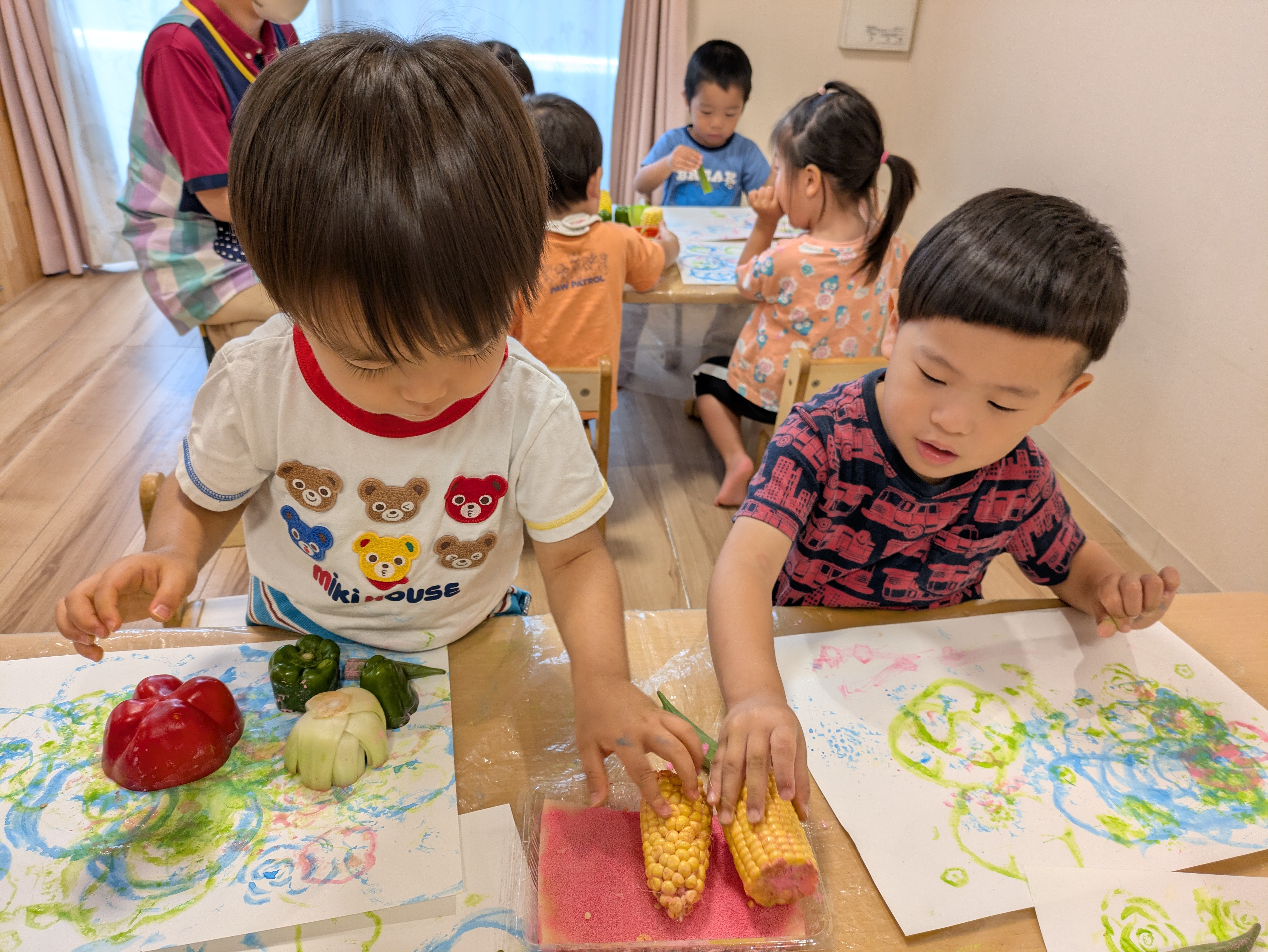 2歳児　夏野菜スタンプの食育