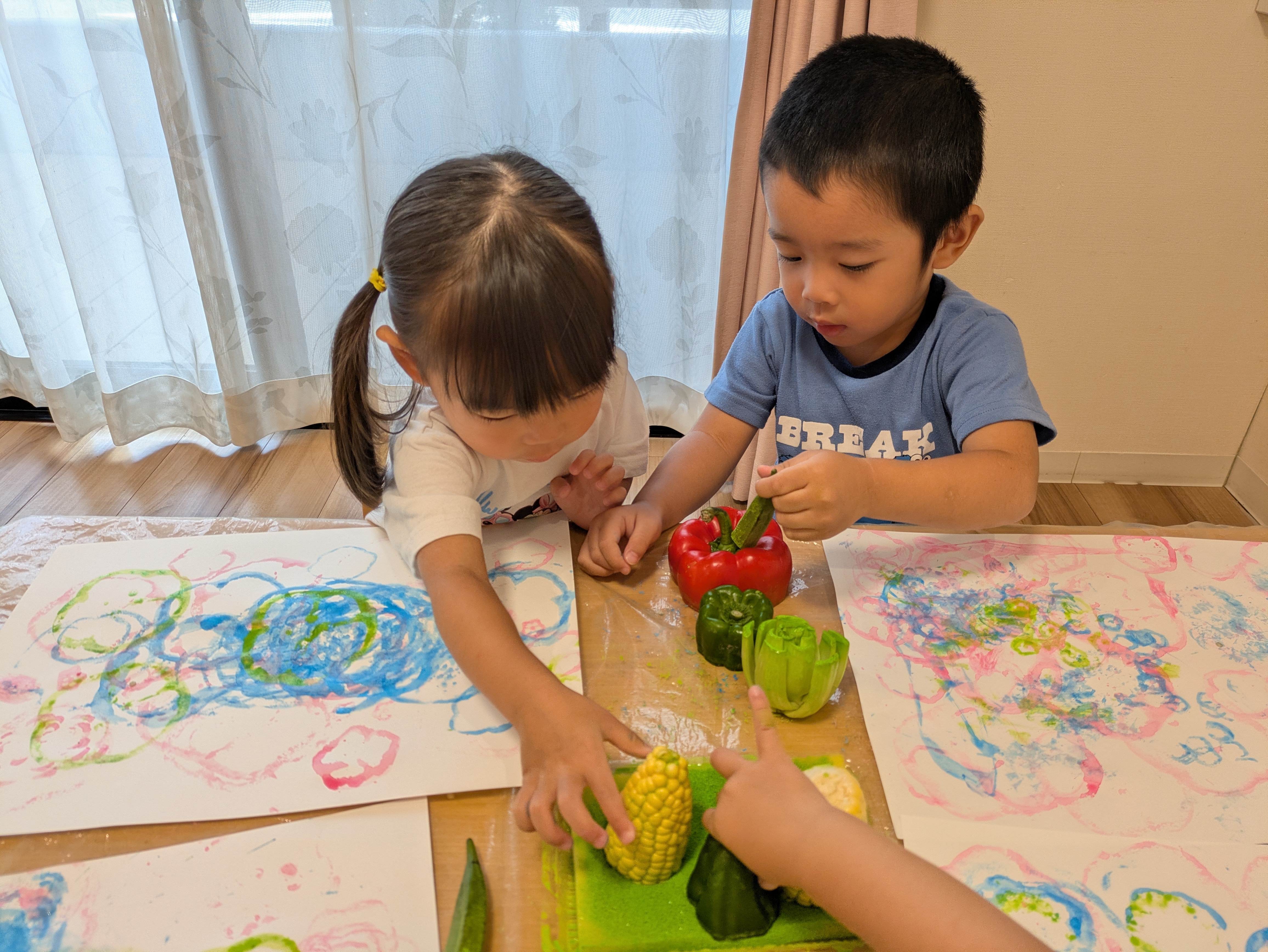 2歳児　夏野菜スタンプの食育