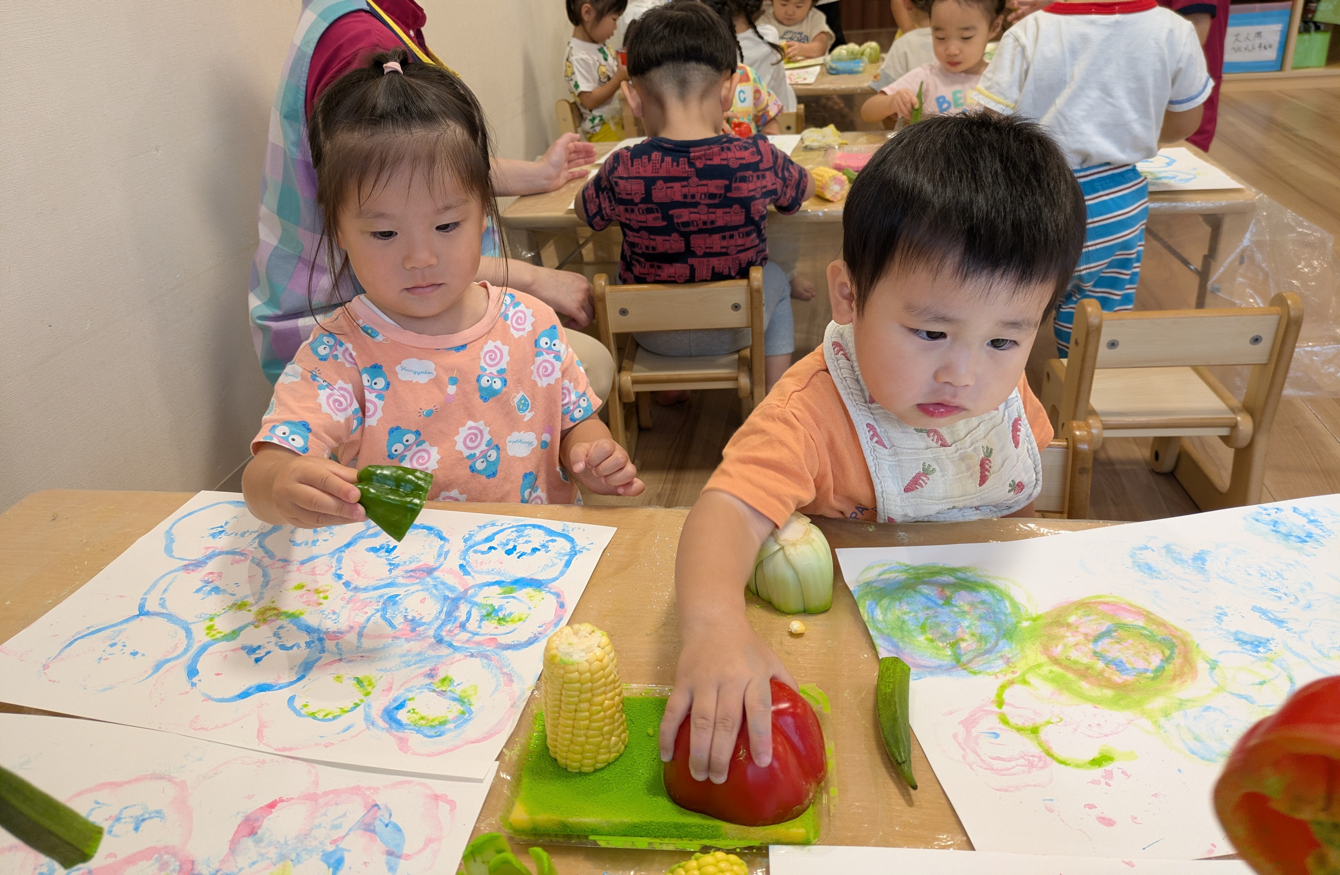 2歳児　夏野菜スタンプの食育