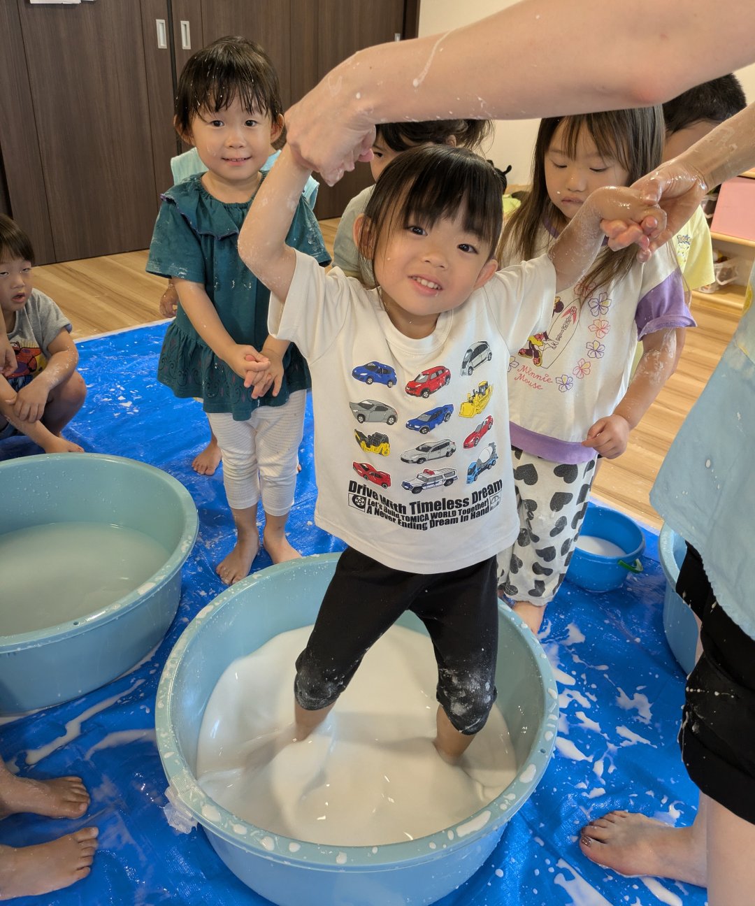 3歳児　ひなた組　片栗粉の感触遊びの食育