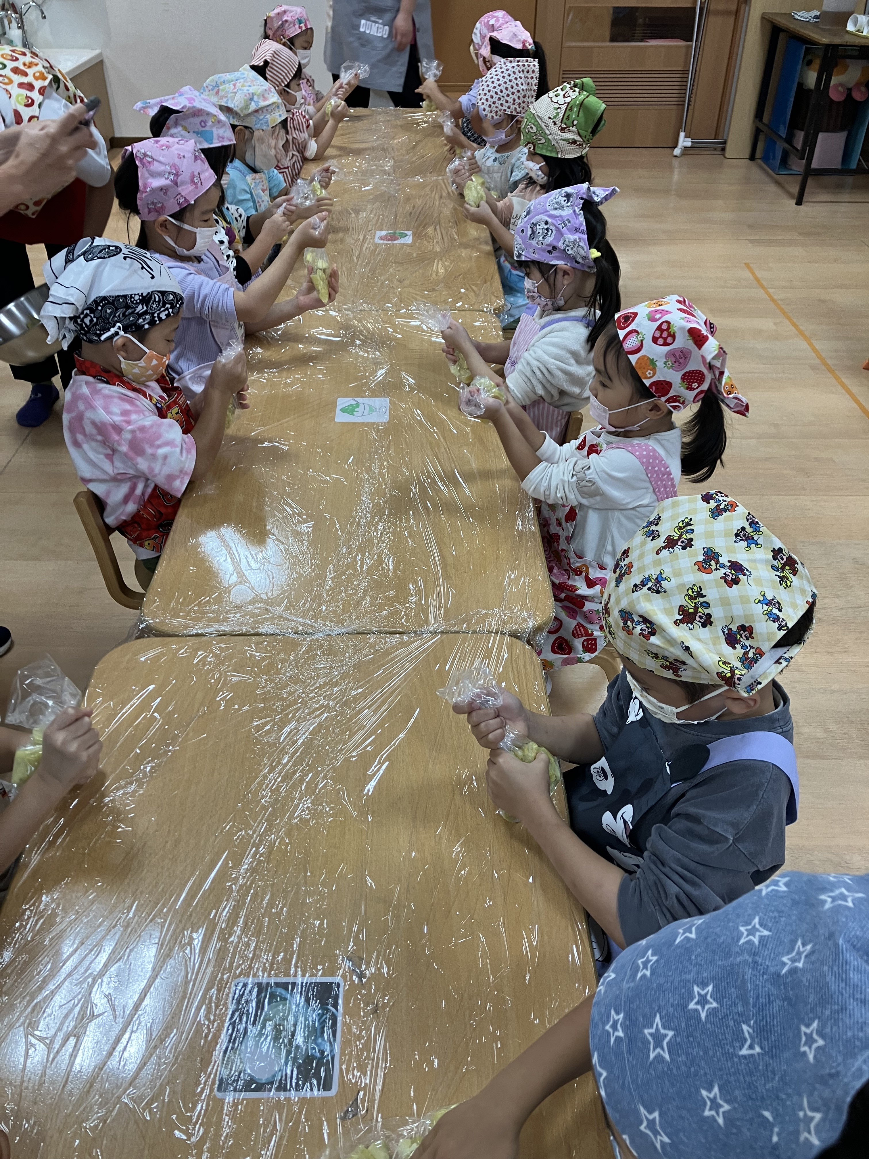 4歳つむぎ組・5歳児だいち組　スウィートポテトづくり