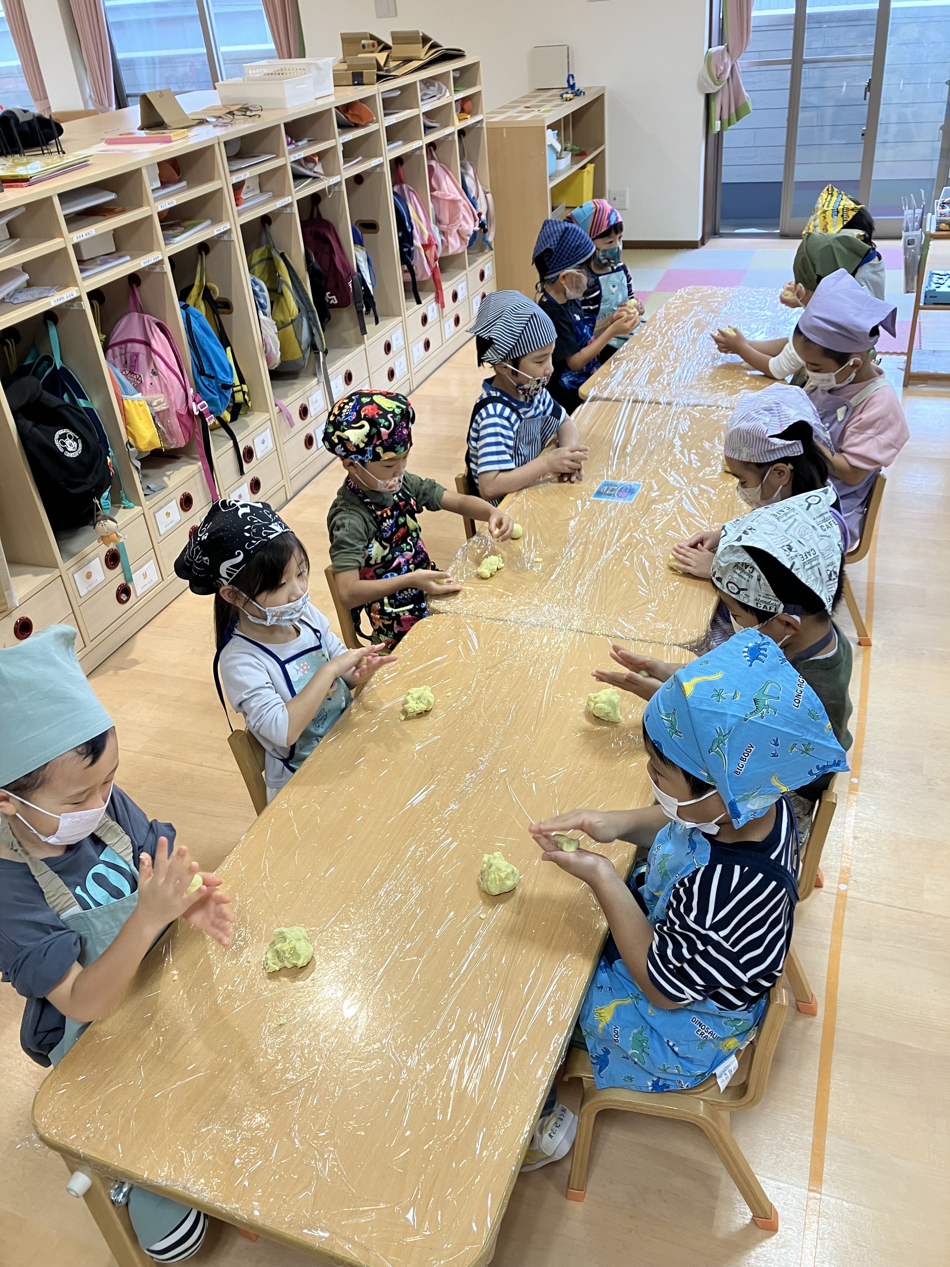 4歳つむぎ組・5歳児だいち組　スウィートポテトづくり