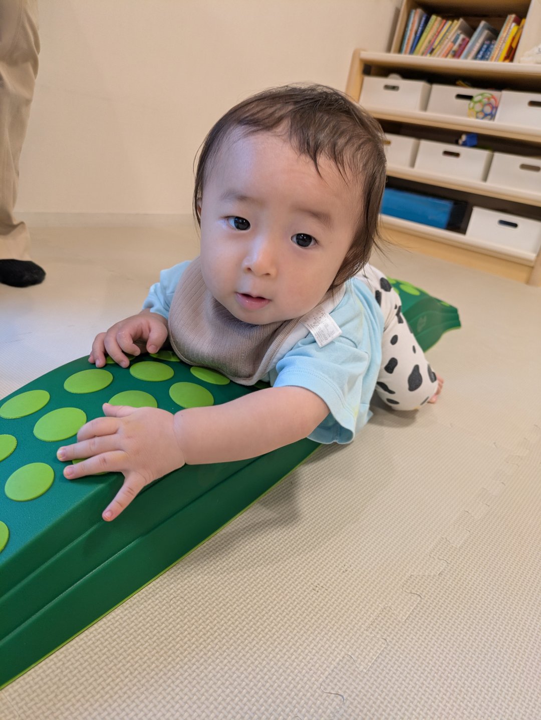0歳児　いぶき組　運動遊び