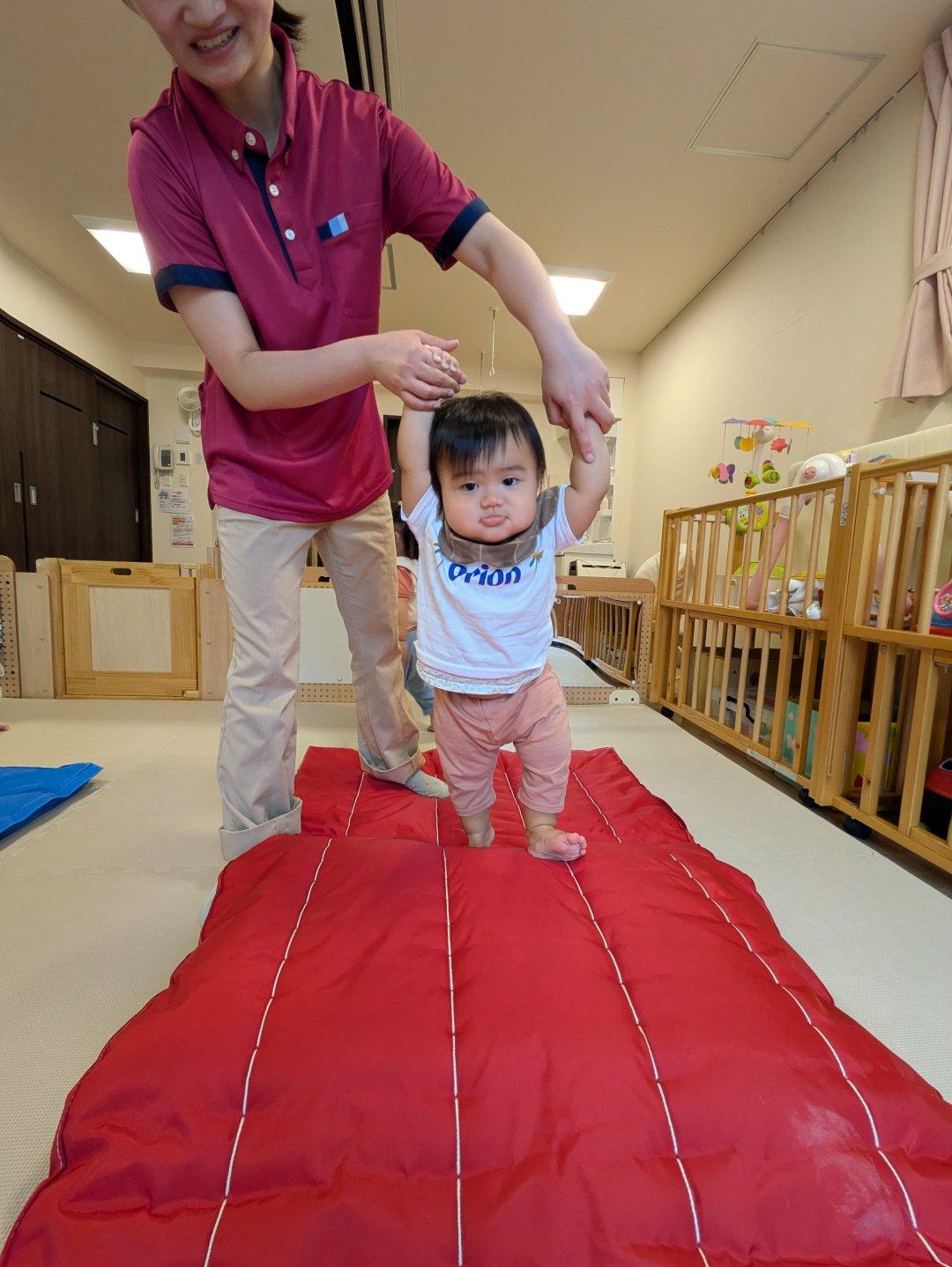0歳児　いぶき組　運動遊び