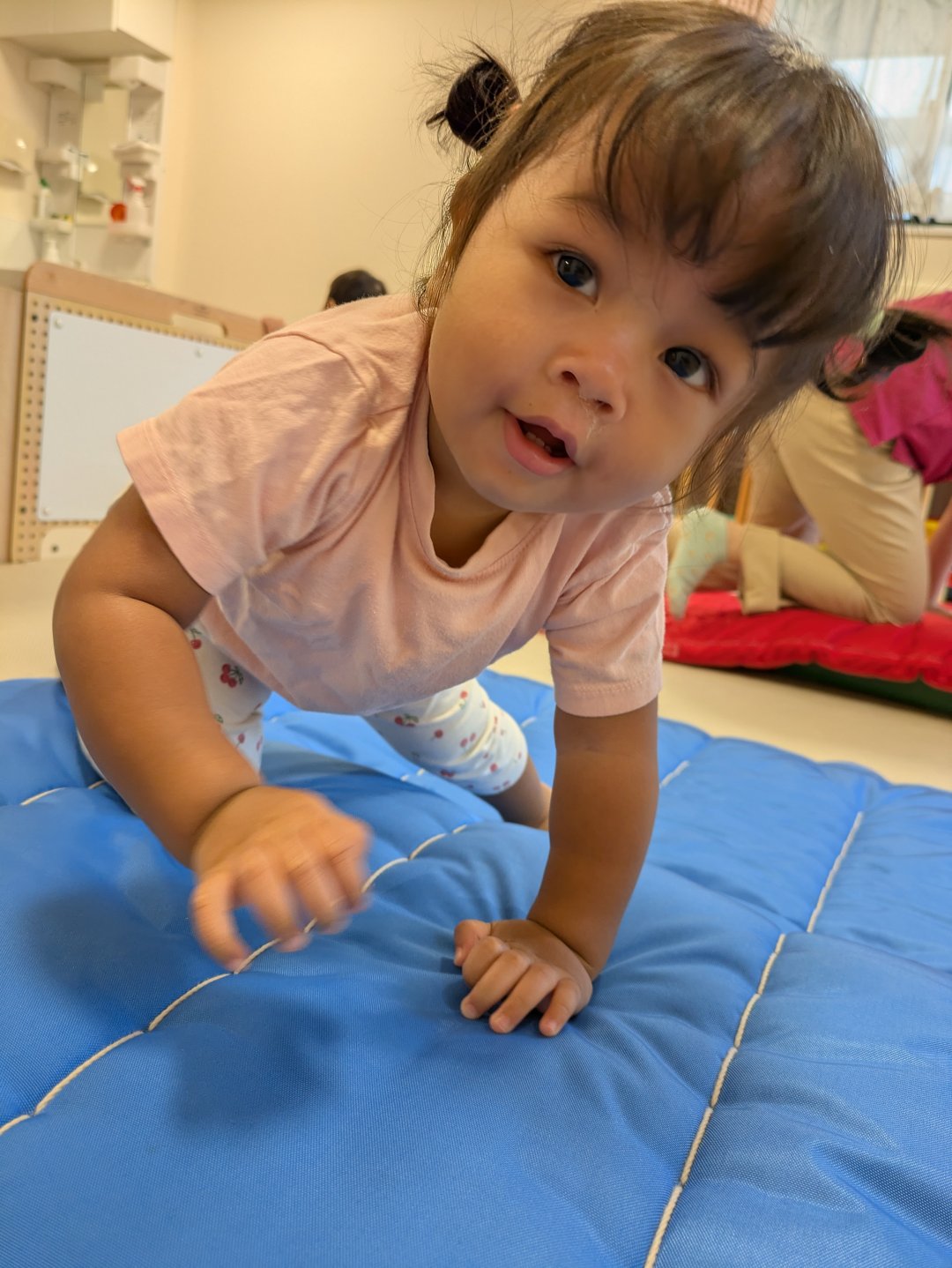 0歳児　いぶき組　運動遊び