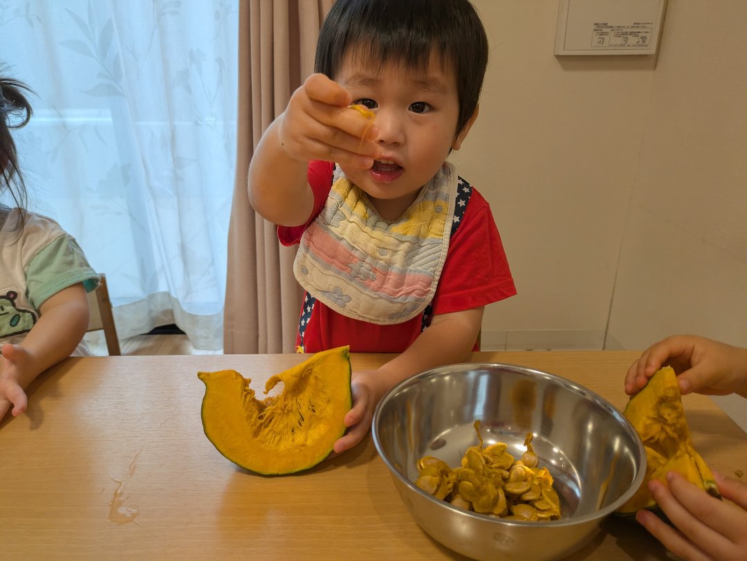 食育　2歳児　しずく組　かぼちゃニョッキづくり