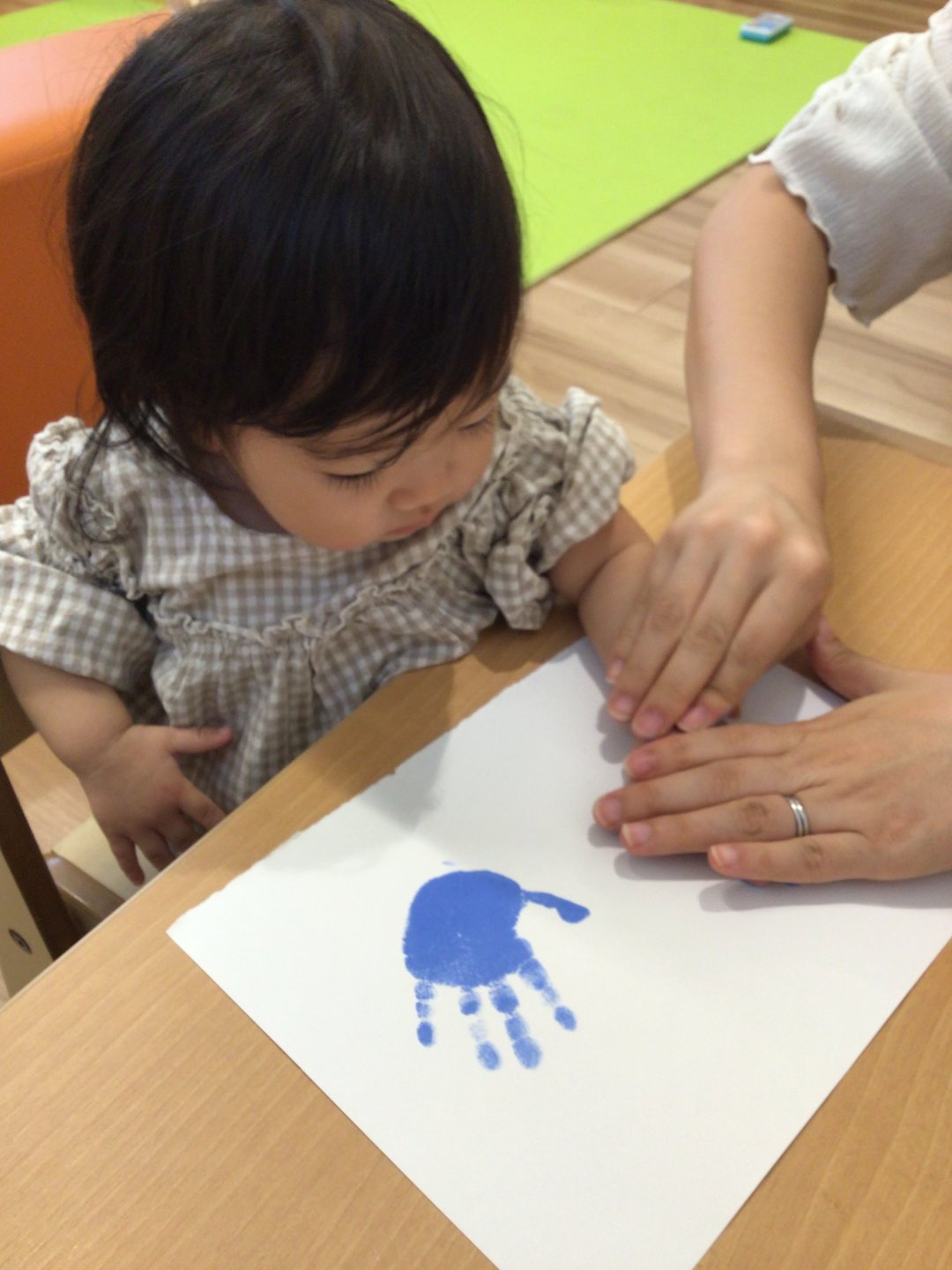 子育て広場　10月の製作の様子