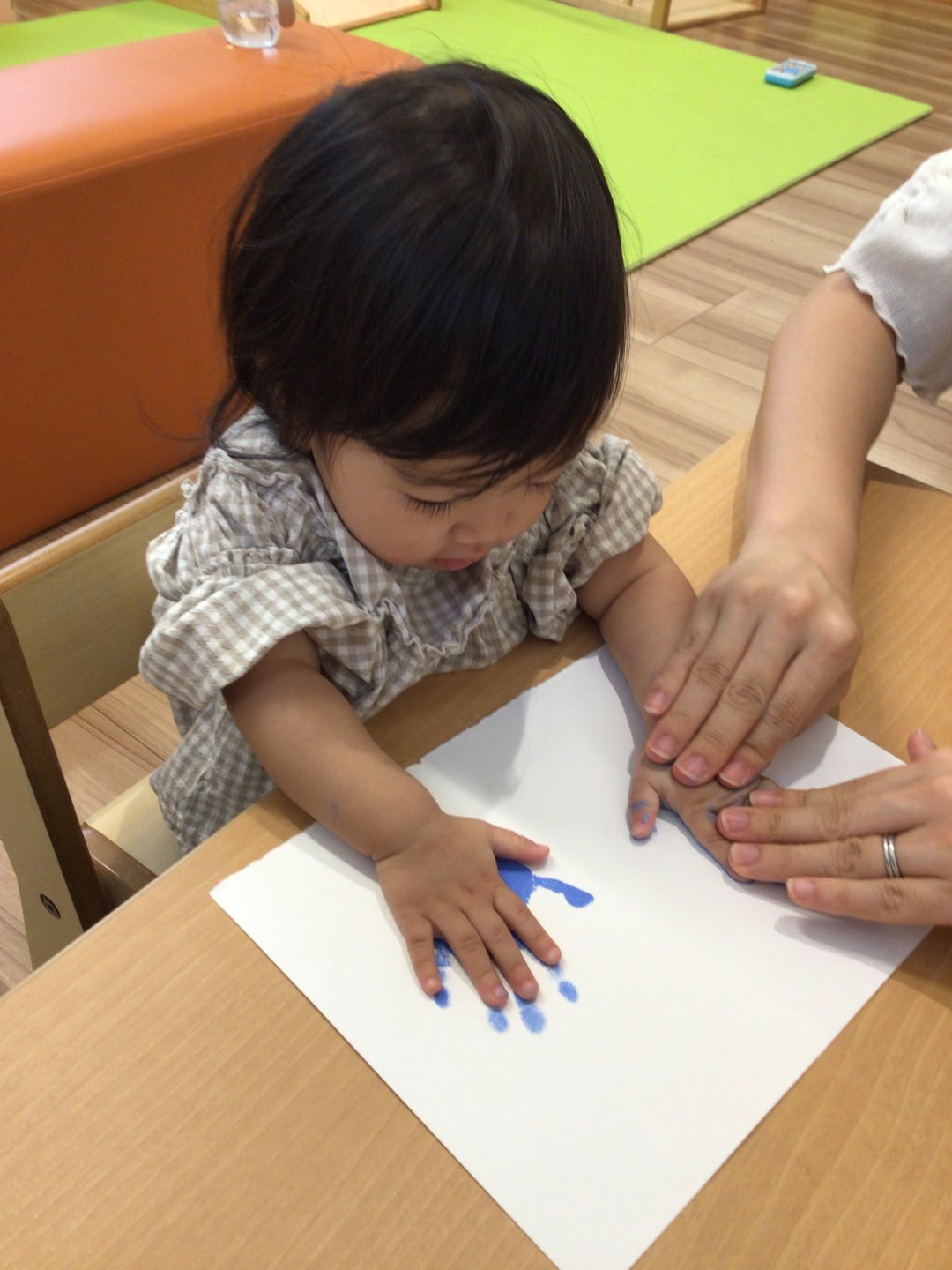 子育て広場　10月の製作の様子